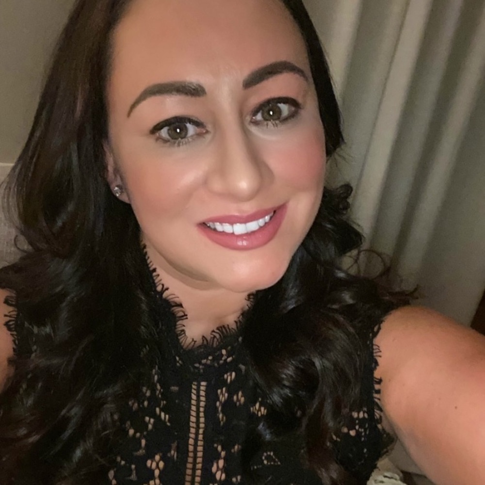 Meet your Posher, Larissa